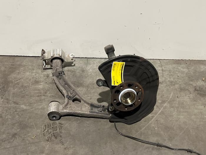 Fusee links-voor Mercedes B-Klasse