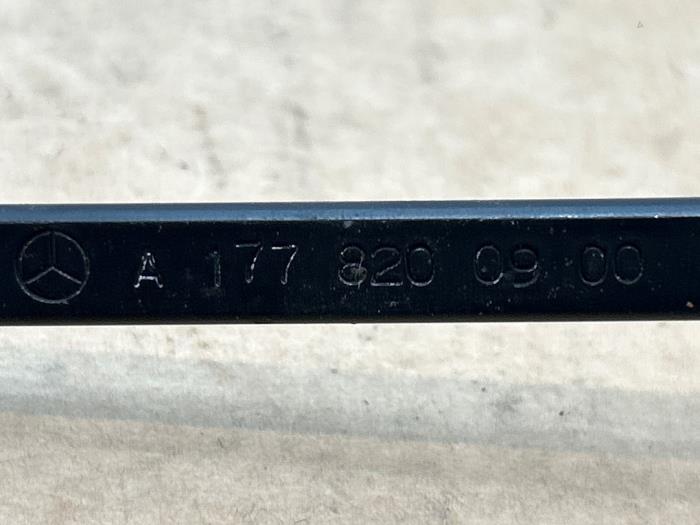 Front wiper arm Mercedes CLA