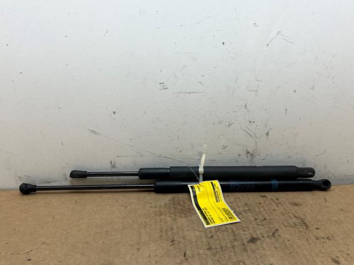 Zestaw amortyzatorów gazowych pokrywy silnika Mercedes GLE