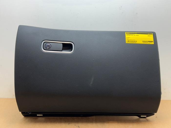 Schowek w desce rozdzielczej Mercedes GLE