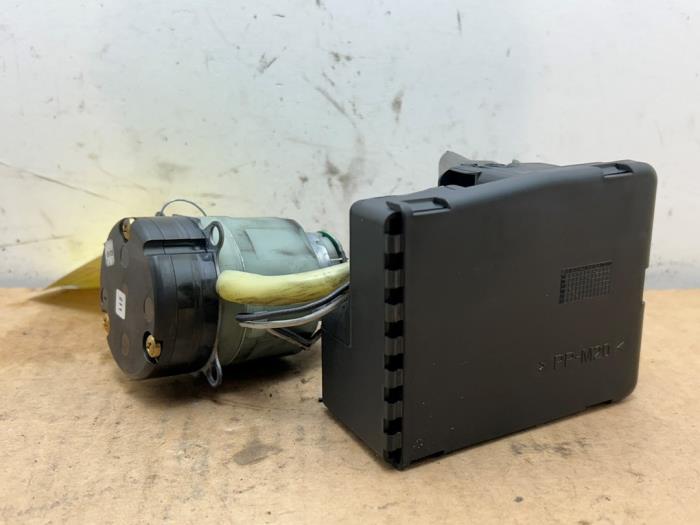 Pompa prózniowa elektrycznego zamka drzwiowego Mercedes A-Klasse