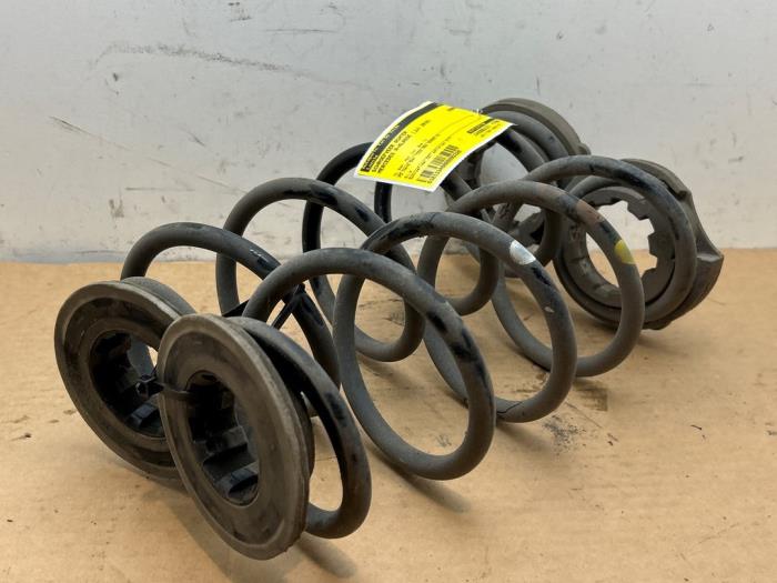 Muelle helicoidal detrás Mercedes A-Klasse