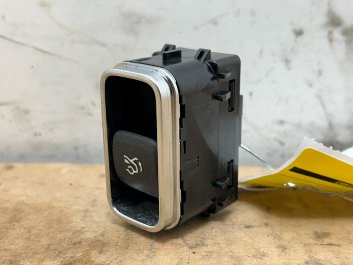 Commutateur hayon Mercedes CLA