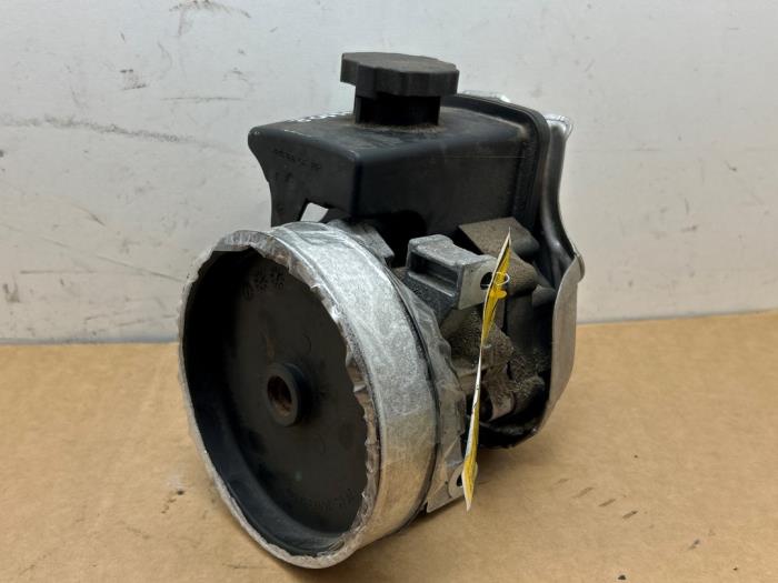 Power steering pump Mercedes C-Klasse