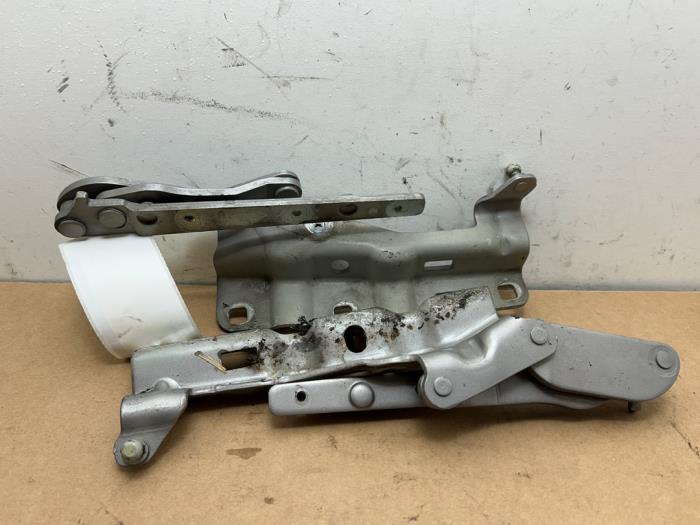 Zawias pokrywy silnika Mercedes C-Klasse