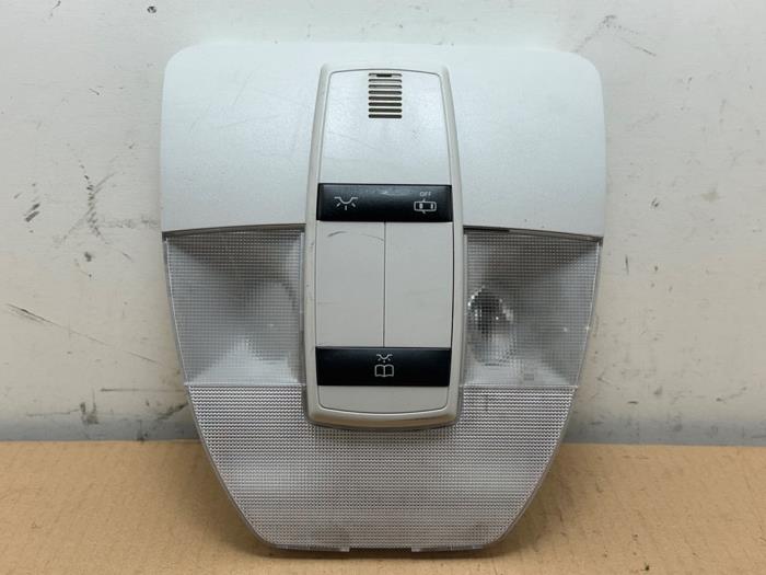 Oswietlenie wewnetrzne przód Mercedes A-Klasse