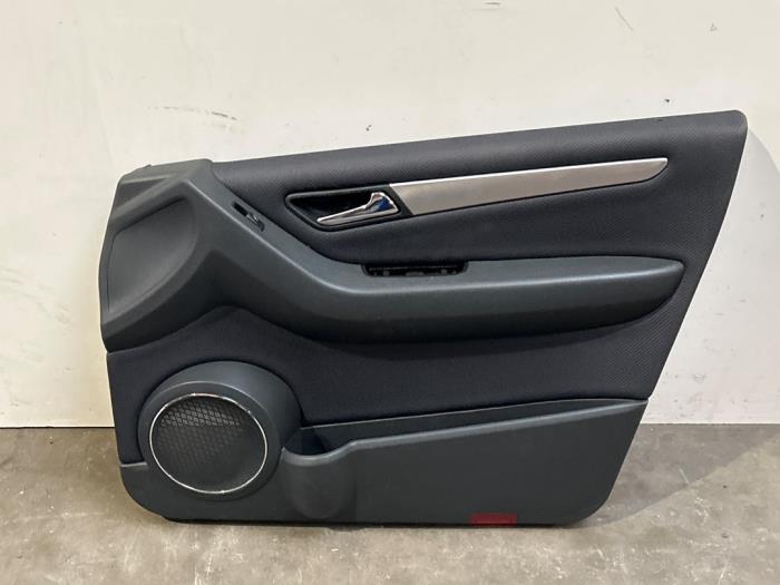 Tapicerka drzwi prawych przednich wersja 4-drzwiowa Mercedes A-Klasse