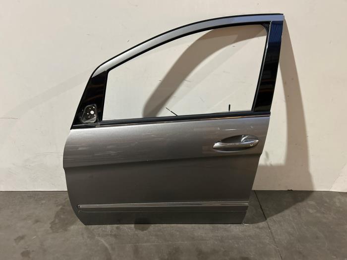 Drzwi lewe przednie wersja 4-drzwiowa Mercedes B-Klasse
