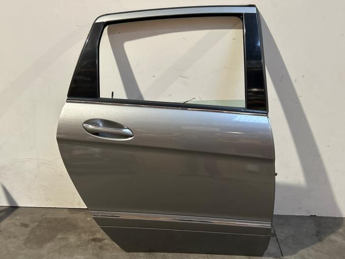 Drzwi prawe tylne wersja 4-drzwiowa Mercedes B-Klasse