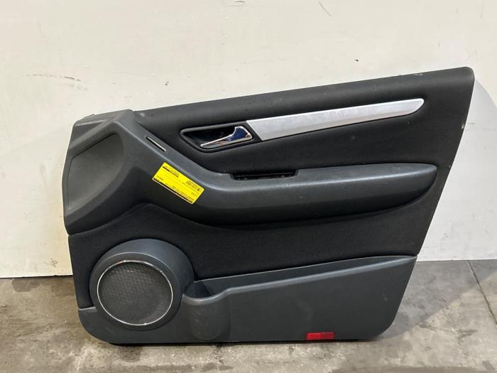 Tapicerka drzwi prawych przednich wersja 4-drzwiowa Mercedes B-Klasse