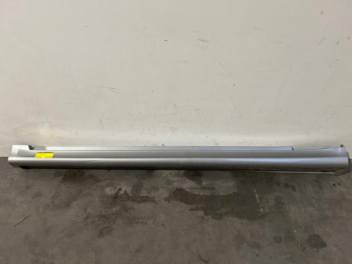 Sill, left Mercedes B-Klasse