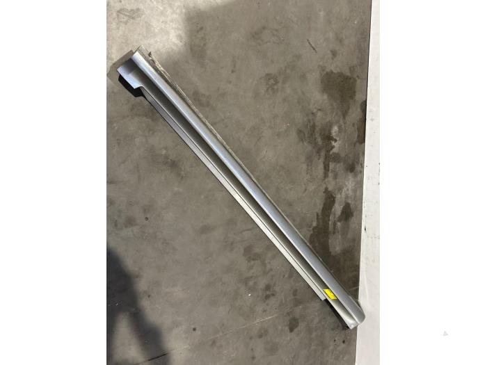 Sill, right Mercedes B-Klasse