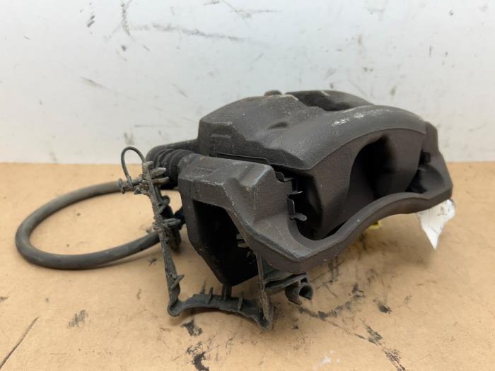 Etrier de frein (pince) avant gauche Mercedes B-Klasse
