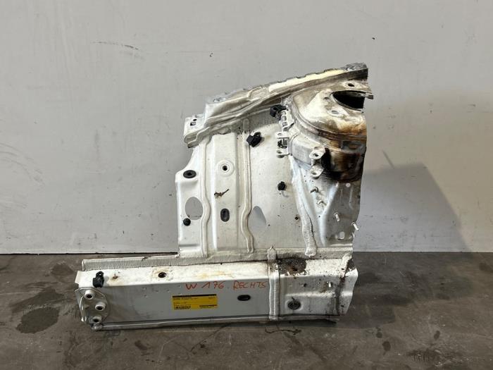 Element karoserii prawy przód Mercedes A-Klasse