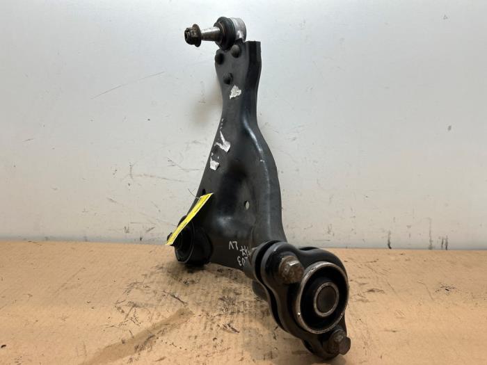 Wahacz zawieszenia lewy przód Mercedes Vito