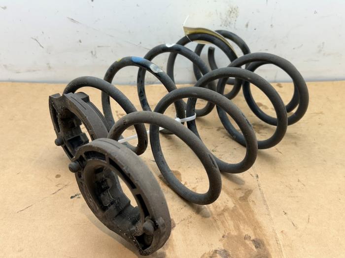 Muelle helicoidal detrás Mercedes A-Klasse