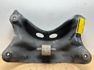 Gebruikte Versnellingsbak Steun Mercedes Vito (447.6) 2.2 114 CDI 16V Prijs € 108,90 Inclusief btw aangeboden door Autoparts Van De Velde