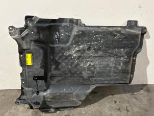 Gebruikte Beschermplaat bodem Mercedes C Estate (S205) C-300de 2.0 Turbo 16V Prijs € 102,85 Inclusief btw aangeboden door Autoparts Van De Velde