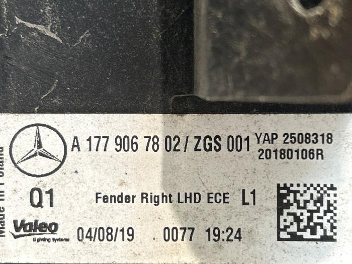 Luz trasera derecha Mercedes A-Klasse