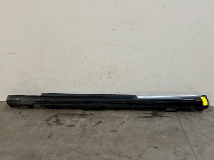 Sill, left Mercedes C-Klasse