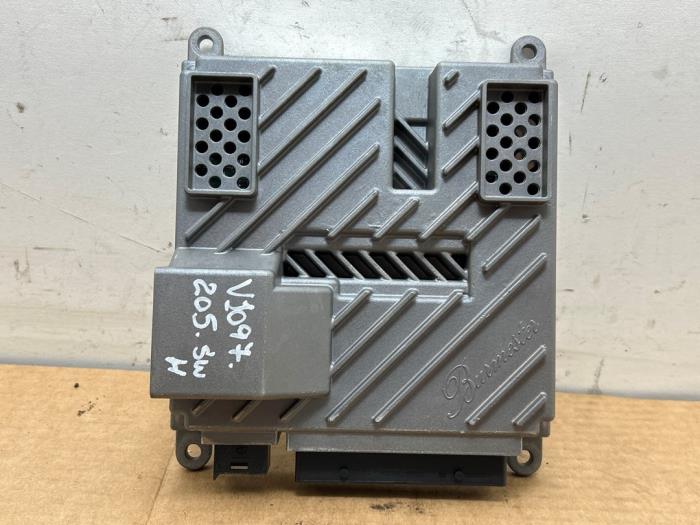 Wzmacniacz radiowy Mercedes C-Klasse