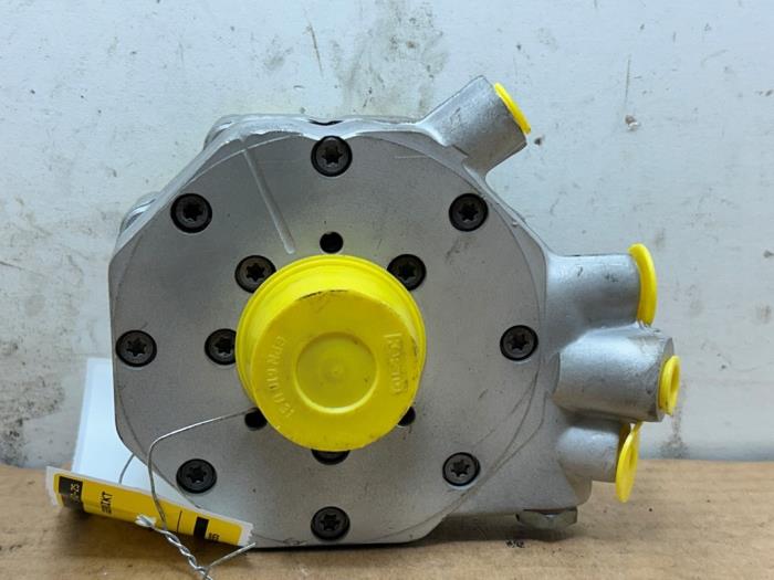 Distribuidor de combustible Mercedes S-Klasse