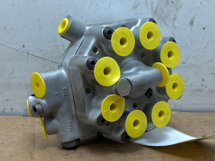 Dystrybutor paliwa Mercedes S-Klasse