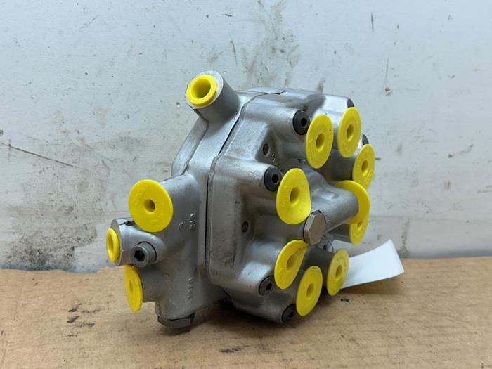 Distribuidor de combustible Mercedes S-Klasse