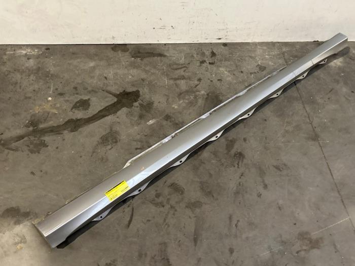 Sill, left Mercedes R-Klasse