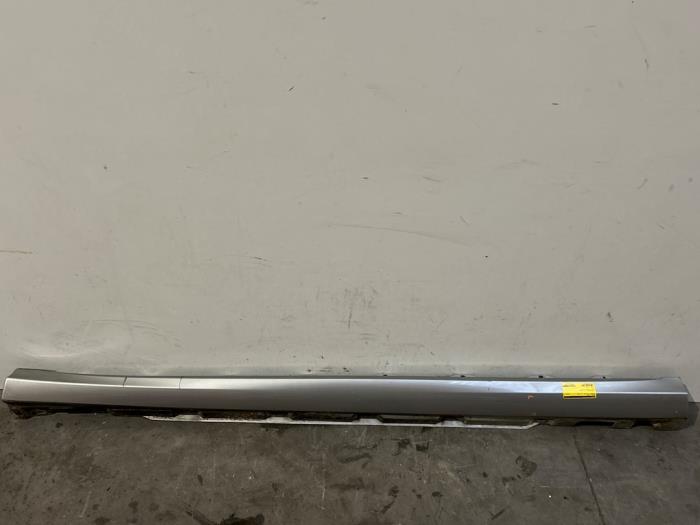 Sill, left Mercedes R-Klasse