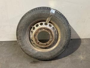 Gebruikte Velg + Band Mercedes Sprinter 4,6t (906.15/906.25) 419 CDI V6 24V Prijs € 90,75 Inclusief btw aangeboden door Autoparts Van De Velde