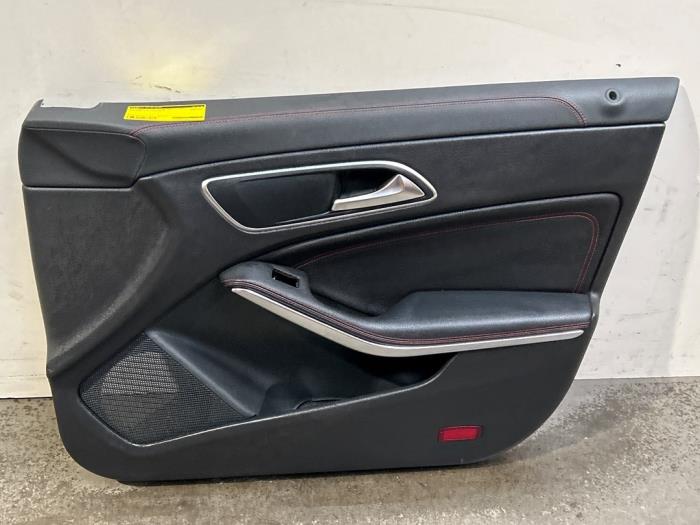 Tapicerka drzwi prawych przednich wersja 4-drzwiowa Mercedes CLA