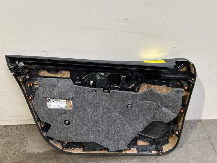 Tapicerka drzwi prawych przednich wersja 4-drzwiowa Mercedes CLA