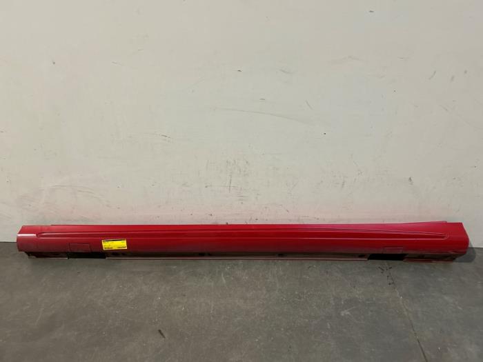 Sill, left Mercedes CLA