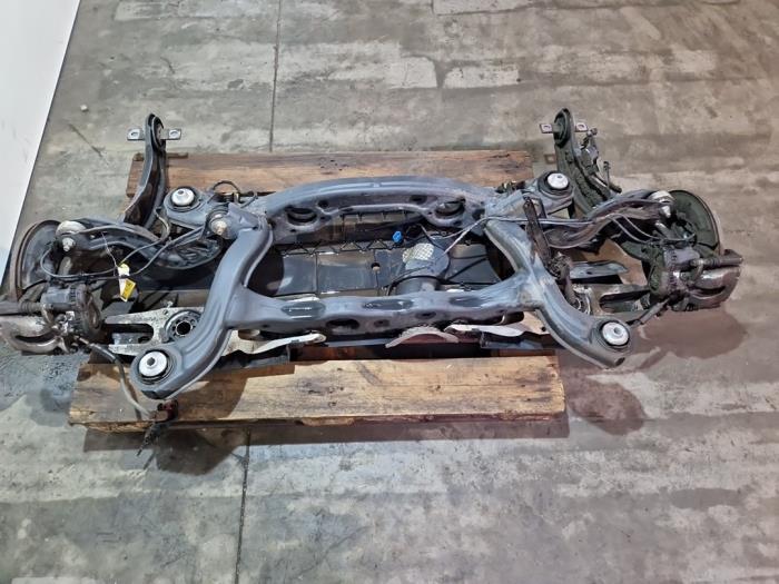 Os tylna napedu na przednie kola Mercedes CLA