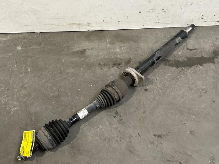 Os napedowa prawy przód Mercedes CLA