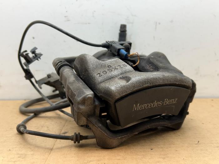 Zacisk hamulcowy prawy przód Mercedes CLA