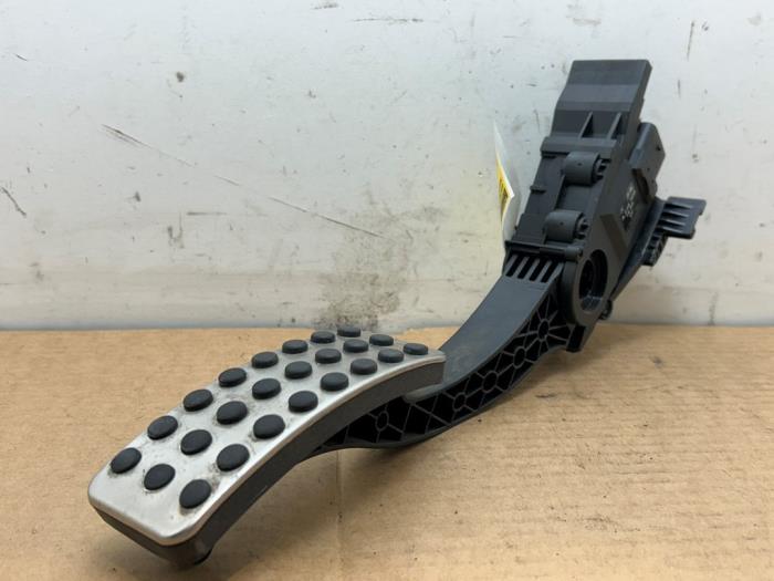 Pedal gazu Mercedes CLA