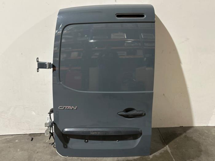 Tylne drzwi samochodu dostawczego Mercedes Citan
