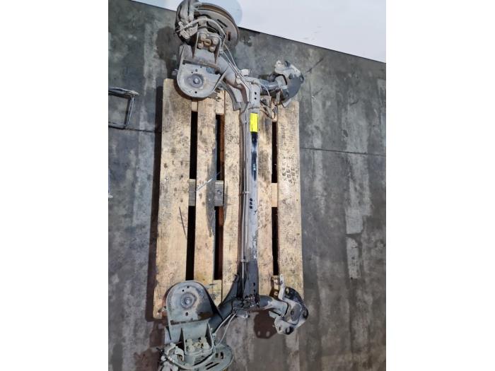 Os tylna napedu na przednie kola Mercedes Citan