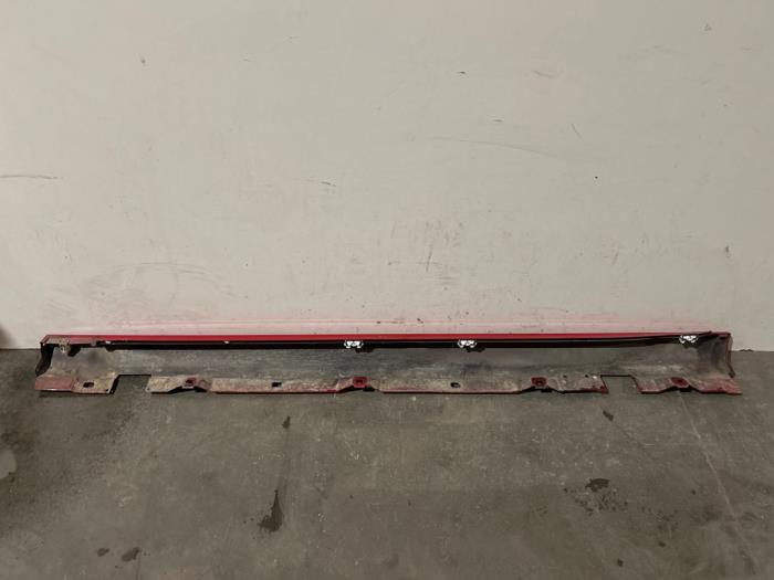 Sill, right Mercedes B-Klasse