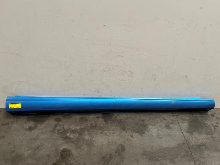 Sill, right Mercedes B-Klasse
