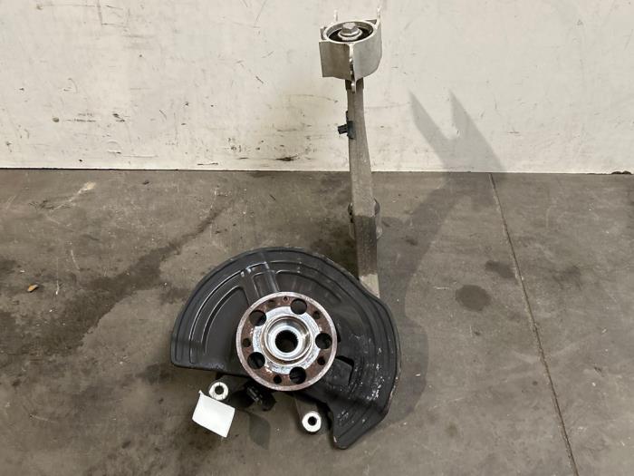 Fusee links-voor Mercedes B-Klasse