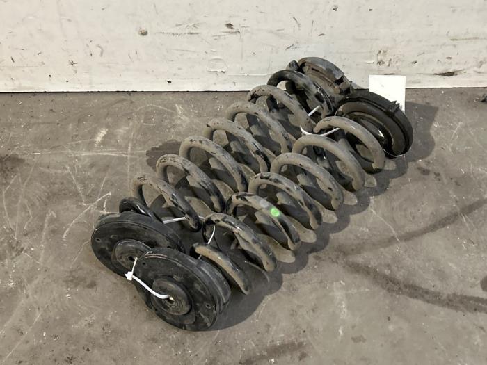 Muelle helicoidal detrás Mercedes C-Klasse