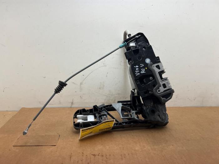 Mechanizm blokady drzwi prawych przednich wersja 4-drzwiowa Mercedes A-Klasse