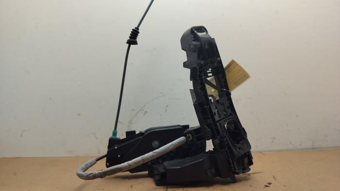 Mechanizm blokady drzwi prawych przednich wersja 4-drzwiowa Mercedes A-Klasse