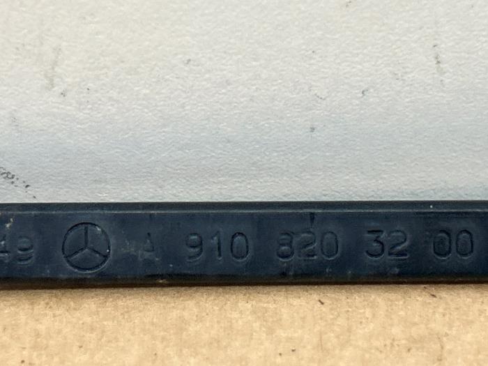 Ramie wycieraczki przedniej Mercedes Sprinter