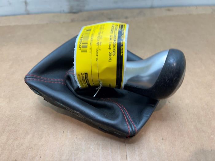 Pokrywa dzwigni zmiany biegów Mercedes CLA