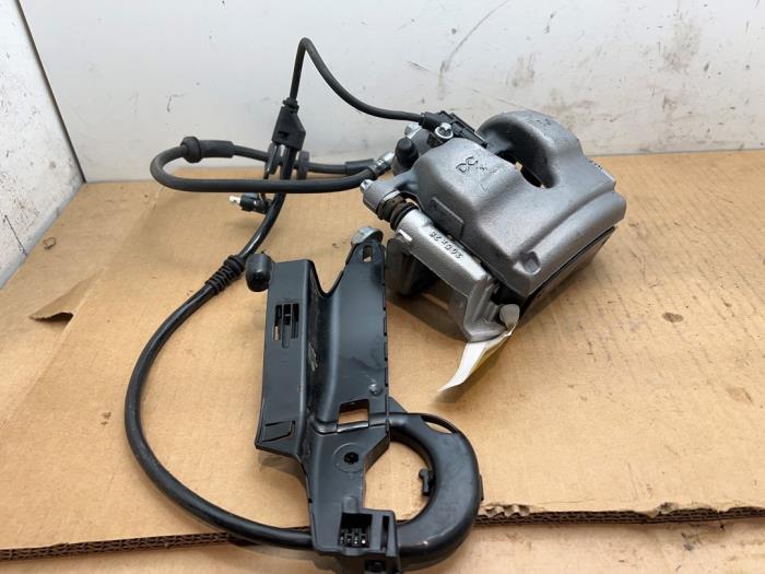 Zacisk hamulcowy prawy przód Mercedes A-Klasse