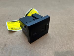 Gebruikte USB module Mercedes A (177.0) Prijs € 12,10 Inclusief btw aangeboden door Autoparts Van De Velde